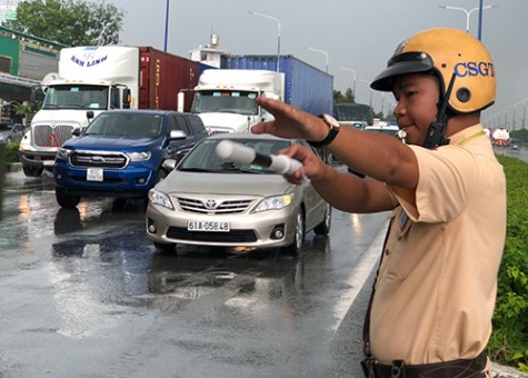 Sau 1 tháng tăng cường điều tiết, xử lý vi phạm giao thông ở các giao lộ trọng điểm: Số vụ vi phạm giảm nhiều