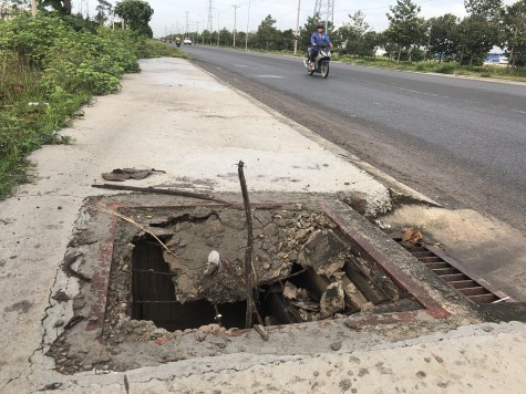 Hố ga “giăng bẫy” người đi đường