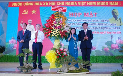 TX.Dĩ An: Họp mặt kỷ niệm 74 năm Cách mạng Tháng Tám, Quốc khánh 2-9 và 20 năm ngày tái lập