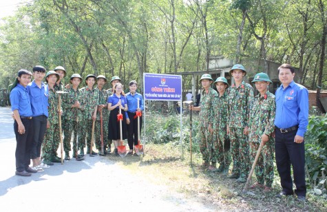 Nhớ lời Di chúc theo chân Bác