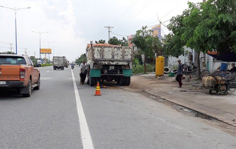 Đường Điện Biên Phủ đoạn qua địa bàn phường Phú Tân, TP.Thủ Dầu Một: Bát nháo, cần sớm chấn chỉnh