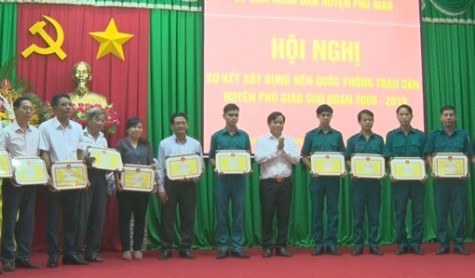 Phú Giáo: Sơ kết xây dựng nền quốc phòng toàn dân giai đoạn 2009-2019