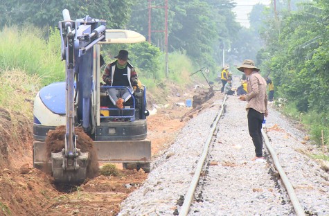 TX.Dĩ An: Triển khai giải pháp bảo đảm trật tự an toàn giao thông đường sắt