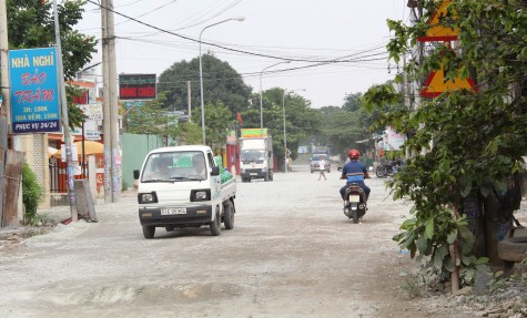 Phường Tân Đông Hiệp, TX.Dĩ An: Người dân góp tiền vá đường