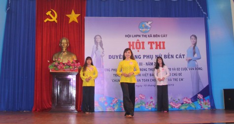 21 thí sinh tham dự  hội thi “Duyên dáng phụ nữ Bến Cát”