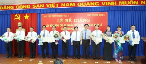 Bế giảng Lớp bồi dưỡng cán bộ nguồn cấp ủy và lãnh đạo, quản lý