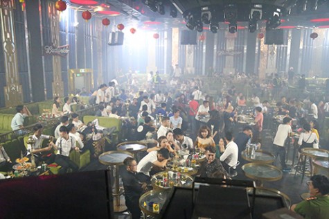 Hàng loạt quán bar, club tạm ngưng hoạt động