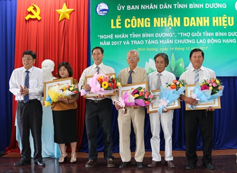 Tôn vinh nghệ nhân sơn mài: “Giữ lửa” cho làng nghề