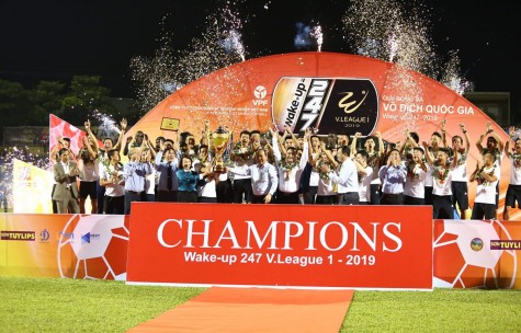 Hà Nội FC chính thức nâng chiếc cúp vô địch V-League 2019