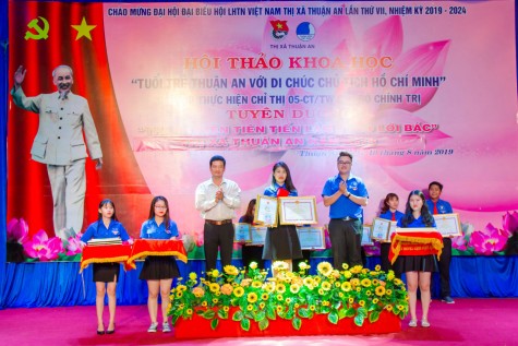 Vũ Thị Thanh Hiền: Làm đẹp thêm hình ảnh cô giáo như mẹ hiền