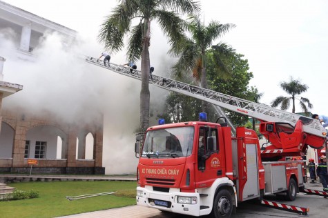 Diễn tập phòng cháy chữa cháy và cứu nạn cứu hộ ở Công ty TNHH sản xuất giày Vĩnh Nghĩa