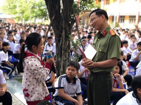 Phường đoàn Phú Thọ (TP.Thủ Dầu Một): Tuyên truyền kỹ năng tự vệ cho học sinh