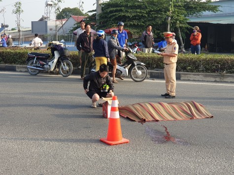 Truy tìm chiếc ô tô gây tai nạn chết người rồi bỏ trốn