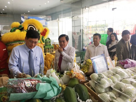 Khai trương cửa hàng trưng bày, cung ứng sản phẩm nông nghiệp