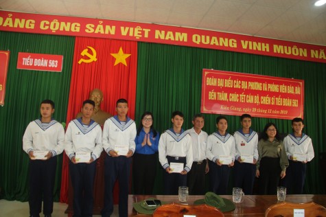 Đoàn công tác Vùng 5 Hải quân thăm, chúc Tết quân dân trên các đảo Tây Nam