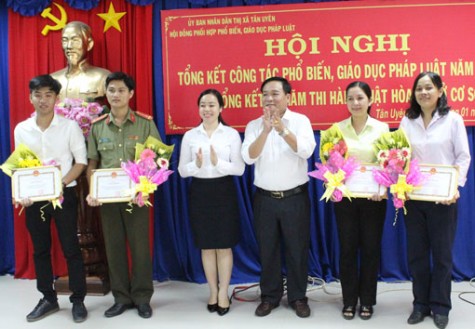 Tuyên truyền pháp luật cho thanh niên công nhân: Đa dạng hình thức, phong phú nội dung