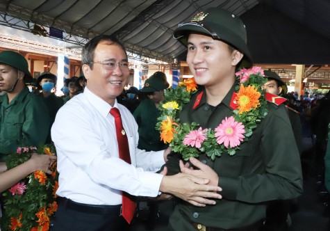 1.750 thanh niên Bình Dương lên đường nhập ngũ