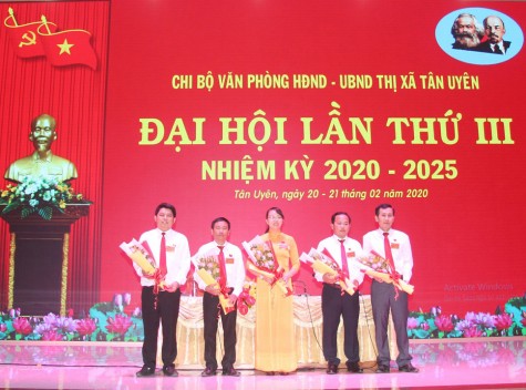 Đại hội Chi bộ Văn phòng HĐND - UBND TX.Tân Uyên lần thứ III, nhiệm kỳ 2020 - 2025