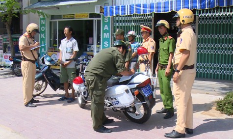 Cần chấn chỉnh tình trạng “quên” đội mũ bảo hiểm