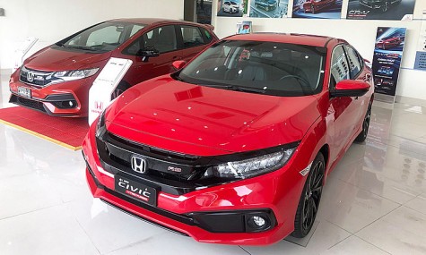 Honda Civic giảm 100 triệu đồng đẩy hàng tồn