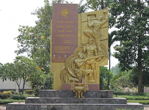 Đất anh hùng nở hoa