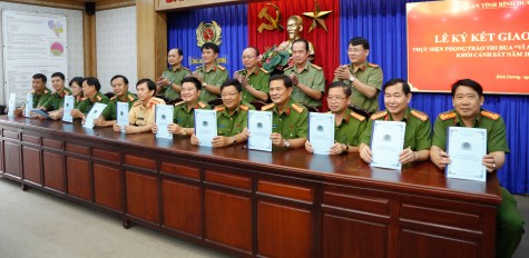 Khối thi đua cảnh sát Công an tỉnh: Ký kết giao ước phong trào thi đua “Vì an ninh Tổ quốc”