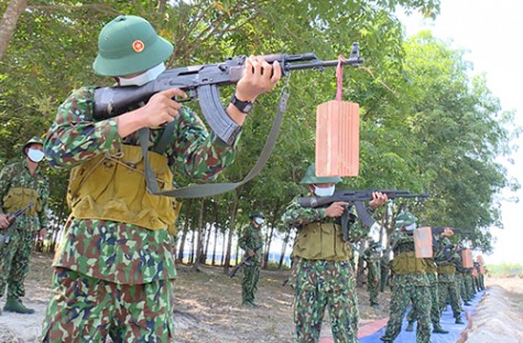 Trung đoàn Bộ binh 6: Vừa huấn luyện chiến sĩ mới vừa bảo đảm phòng, chống dịch bệnh