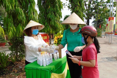 Các đơn vị, tổ chức tiếp tục tặng quà, vận động chủ nhà trọ miễn, giảm tiền trọ cho đối tượng khó khăn