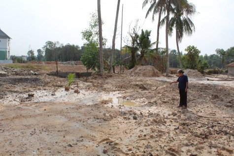 Việc người dân phản ánh mương thoát nước bị lấn chiếm: Cần thỏa thuận trên cơ sở tình làng nghĩa xóm