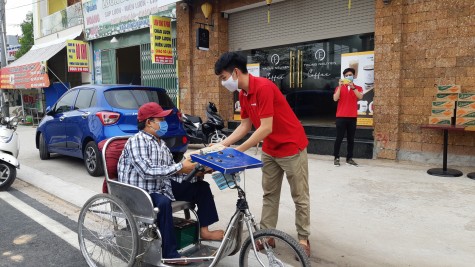 Vietlott trao tặng hơn 400 phần quà cho người có hoàn cảnh khó khăn