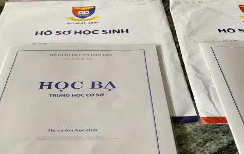 Thông tin tiếp theo bài “Trước việc trường Trung - Tiểu học Việt Anh 1, 2, 3 thông báo thu học phí online: Cần tiến hành đối thoại với phụ huynh học sinh”: Một số phụ huynh rút học bạ, chuyển trường cho con