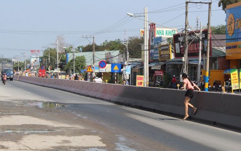 Xã An Tây, TX.Bến Cát: Việc mở dải phân cách trên đường ĐT744 cần phải bảo đảm an toàn giao thông