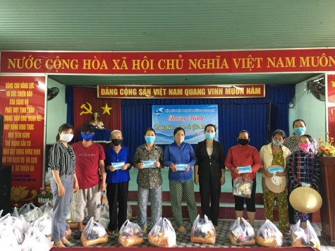 Hội LHPN phường Hưng Định (TP.Thuận An): “Trao quà - San sẻ yêu thương”