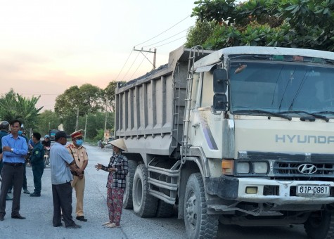 Kiên quyết lập lại trật tự an toàn giao thông khu vực hầm mỏ, bến bãi khai thác đá