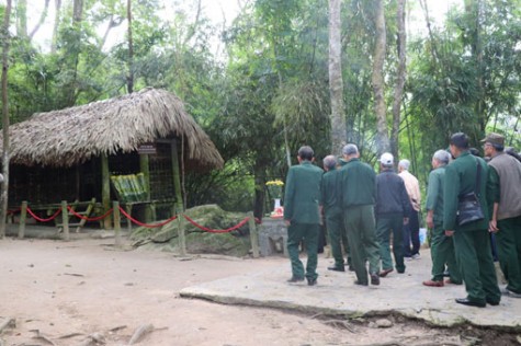 Tư tưởng, đạo đức, phong cách Hồ Chí Minh: Soi sáng công cuộc đổi mới thắng lợi