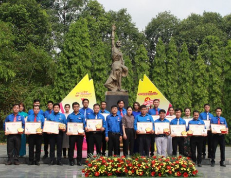 Tỉnh đoàn Bình Dương: Tuyên dương đảng viên trẻ tiêu biểu và thanh niên tiên tiến làm theo lời Bác