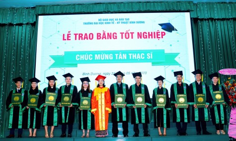 Trường Đại học Kinh tế - Kỹ thuật: 211 tân thạc sĩ, cử nhân và kỹ thuật viên nhận bằng tốt nghiệp