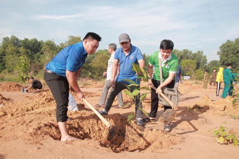 Thành đoàn Thủ Dầu Một: Phát động Tết trồng cây đời đời nhớ ơn Bác