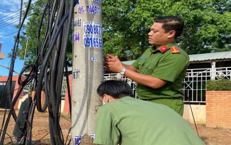 Công an TX.Tân Uyên: Vận động người dân ký cam kết không buôn bán, lấn chiếm lề đường