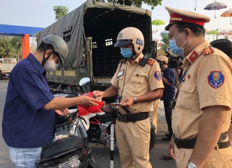 Sau một tháng thực hiện tổng kiểm soát các phương tiện giao thông: Tình hình giao thông chuyển biến tích cực