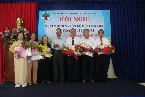 TP.Thuận An: Tuyên dương cán bộ Hội Người cao tuổi tiêu biểu giai đoạn 2015-2020