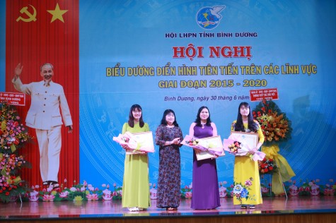 Hội Liên hiệp phụ nữ tỉnh Bình Dương: Tổ chức hội nghị  biểu dương điển hình tiên tiến trên các lĩnh vực