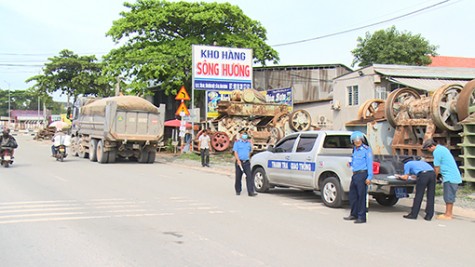 Sau một tháng thực hiện cao điểm kiểm soát tải trọng phương tiện: Xử lý nhiều trường hợp vi phạm