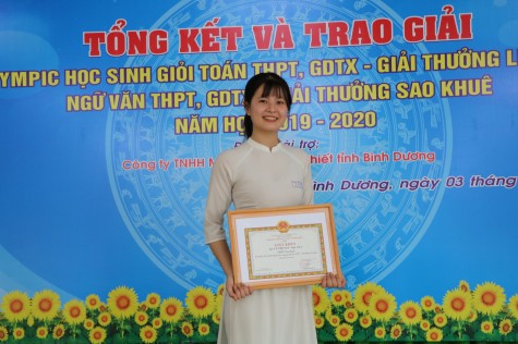 Cô học trò học giỏi, hiếu thảo