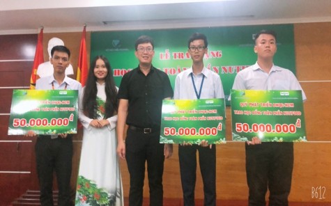 600 triệu đồng trao học bổng cho sinh viên nghèo học giỏi