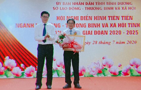 Khen thưởng 12 tập thể và 75 cá nhân ngành lao động - thương binh và xã hội tỉnh