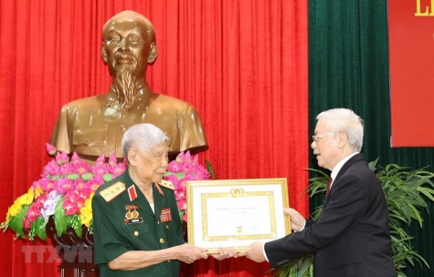 Nguyên Tổng Bí thư Lê Khả Phiêu: Tấm gương cống hiến hết mình