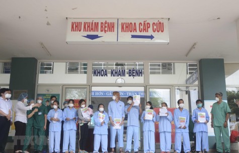 Dịch COVID-19: Thêm 5 bệnh nhân tại Đà Nẵng khỏi bệnh và xuất viện