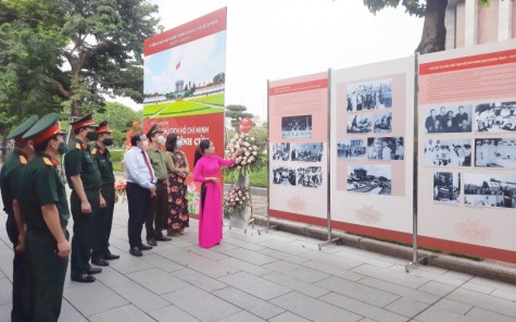 Triển lãm ảnh Lăng Chủ tịch Hồ Chí Minh - Đài hoa vĩnh cửu