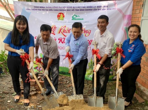 Xây dựng nhà khăn quàng đỏ cho học sinh có hoàn cảnh khó khăn